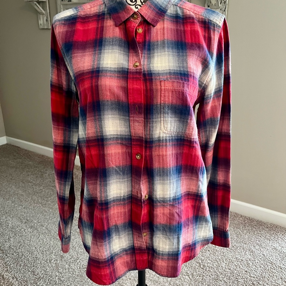 American Eagle Outfitters Red and Blue Plaid Shirt